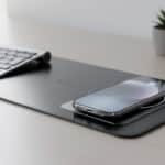 découvrez le tapis de souris innovant avec charge sans fil intégrée, qui alimente votre smartphone directement sur votre bureau pour une efficacité maximale.