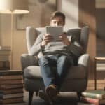 découvrez pourquoi la liseuse est l'outil parfait pour les grands lecteurs : confort, capacité de stockage et lecture personnalisée au rendez-vous.
