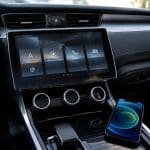 découvrez comment synchroniser facilement votre iphone avec le tableau de bord de votre voiture en téléchargeant apple carplay pour une expérience de conduite connectée et sécurisée.