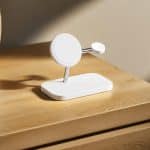 découvrez notre socle de rechargement par induction, une station de charge apple élégante et pratique, idéale pour votre table de nuit.