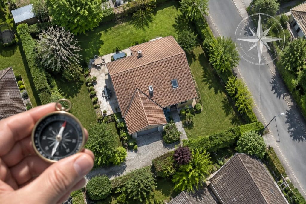 découvrez comment la vue satellite de google maps et la boussole vous aident à connaître l’orientation d’une maison avant un achat immobilier.